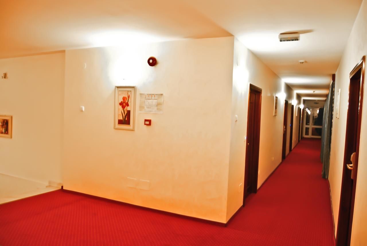 Отель Hotel Bavaria Крайова-18