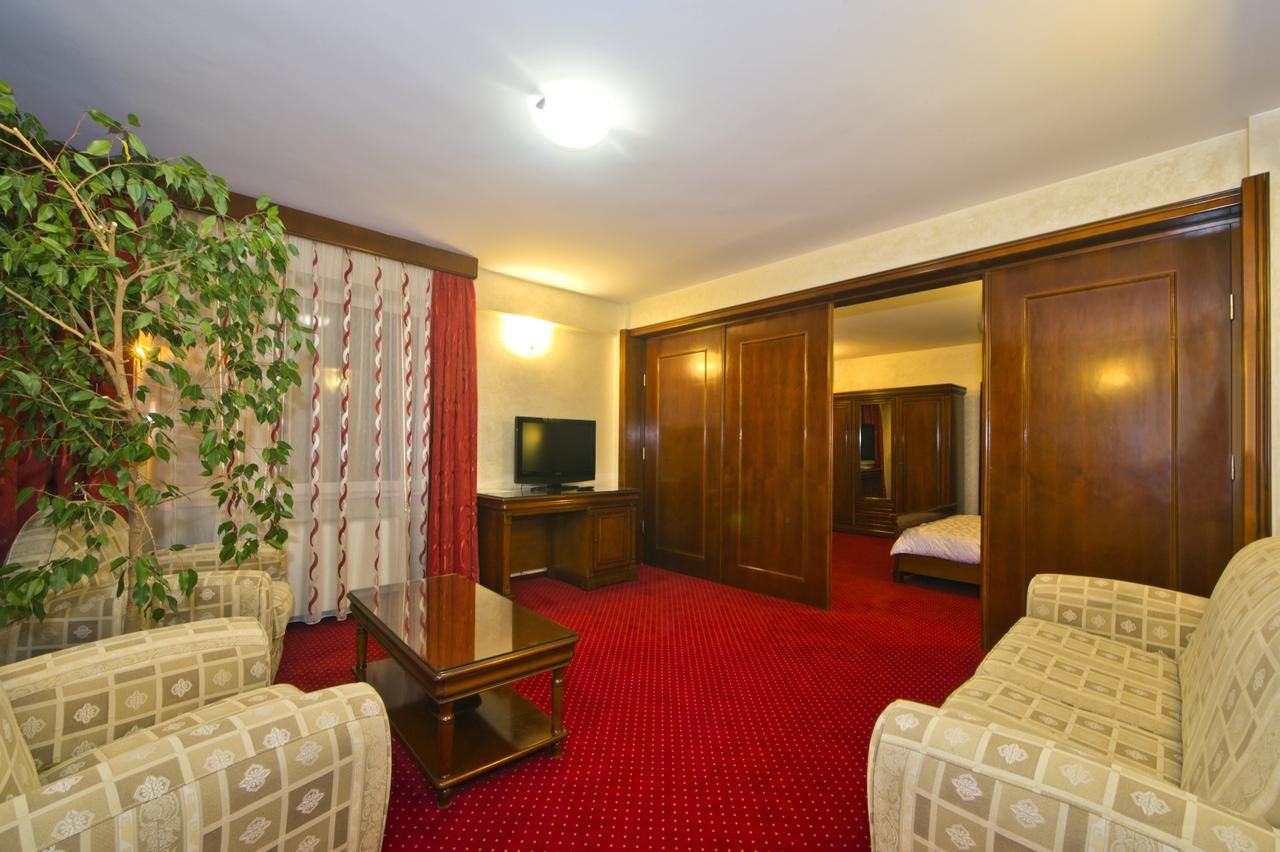 Отель Hotel Bavaria Крайова-23