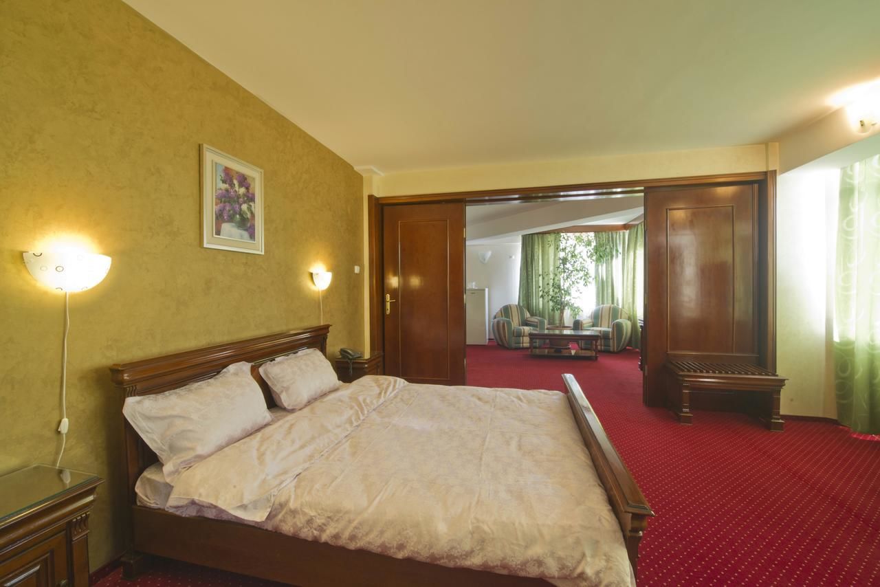 Отель Hotel Bavaria Крайова-24