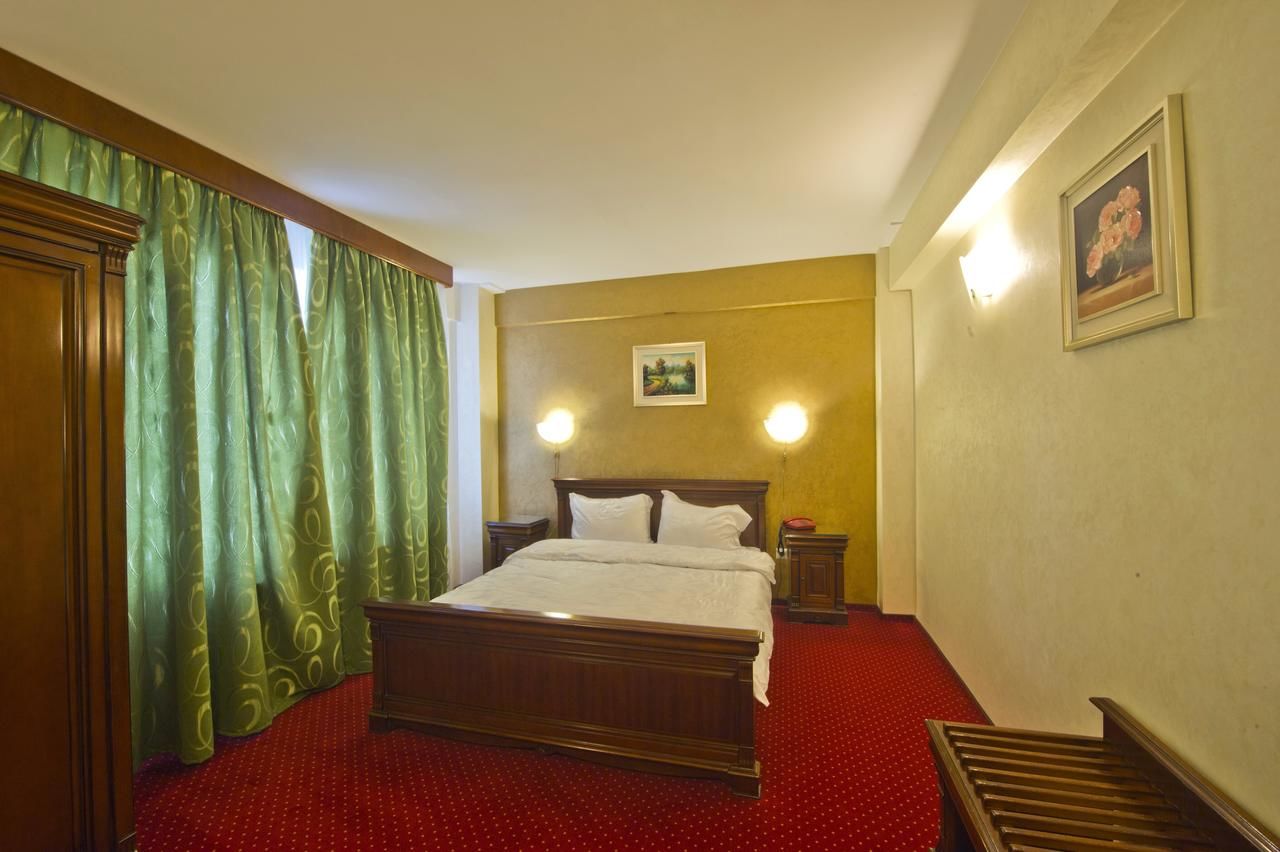 Отель Hotel Bavaria Крайова-26