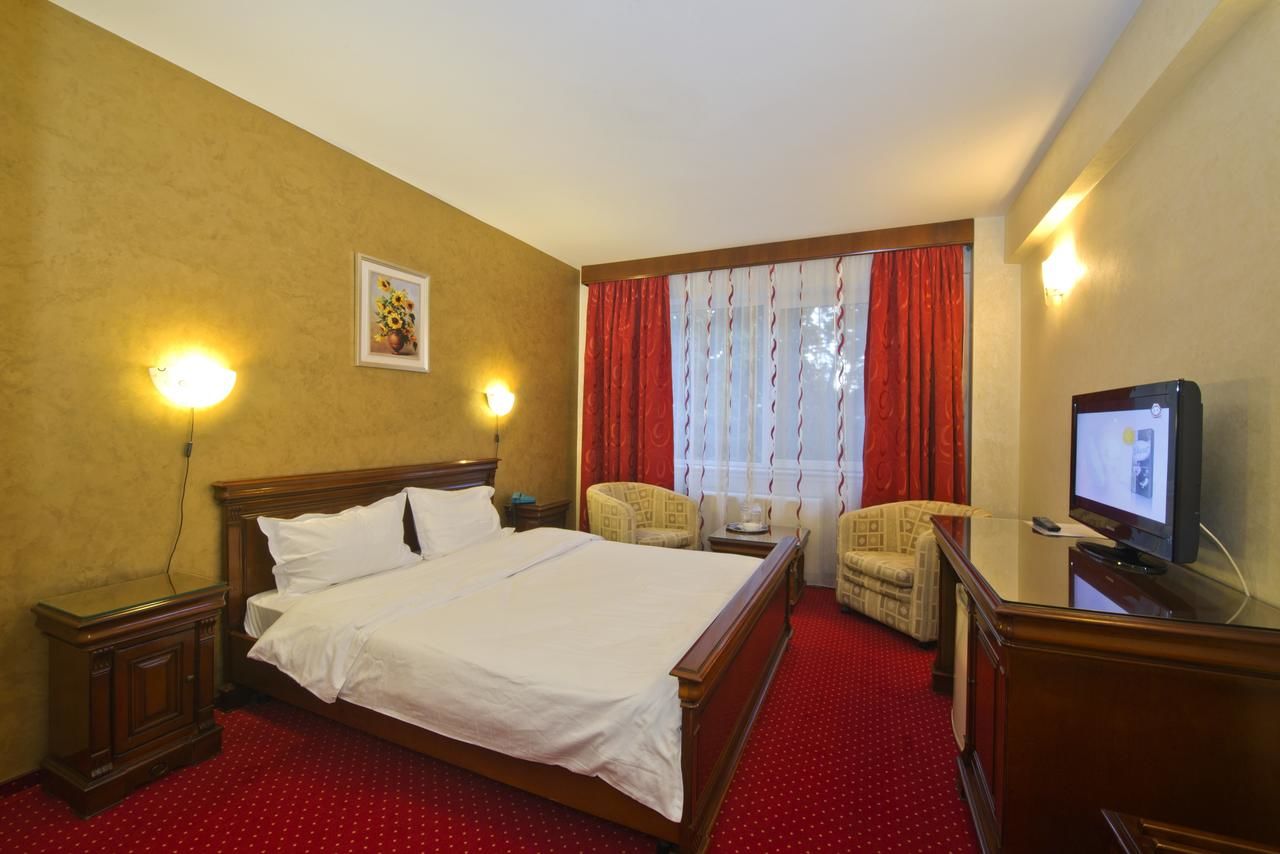 Отель Hotel Bavaria Крайова-27