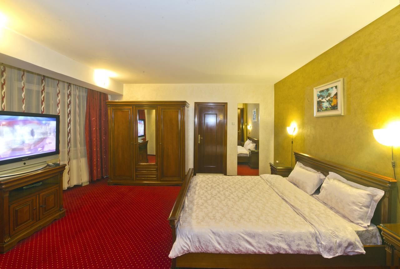 Отель Hotel Bavaria Крайова-28