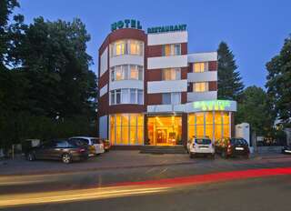 Отель Hotel Bavaria Крайова-0