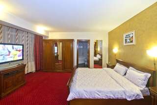 Отель Hotel Bavaria Крайова Улучшенный люкс с 1 спальней-1